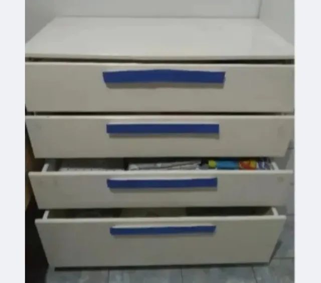 Cômoda branca de 4 portas