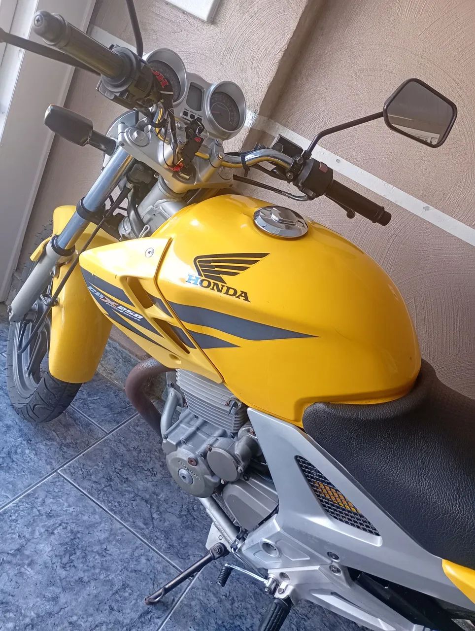 Cbx 250 Twister 2008 amarela 