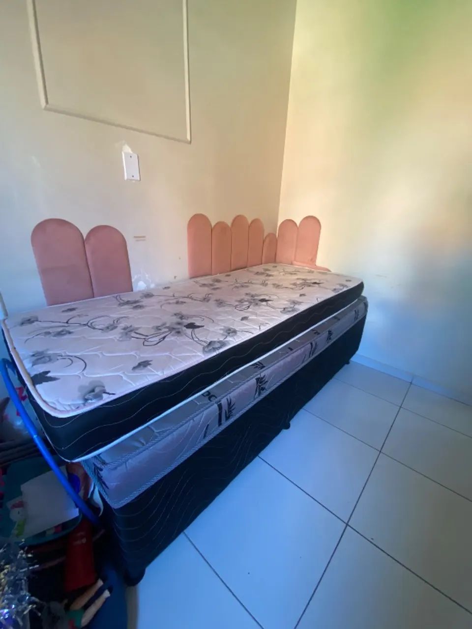 Cama box de solteiro com colchão 