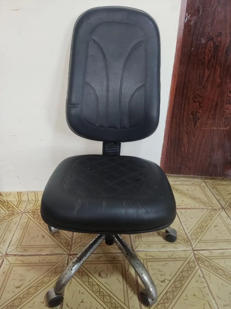 1- Cadeira de Escritório Presidente  R$ 200,00  99811.8754