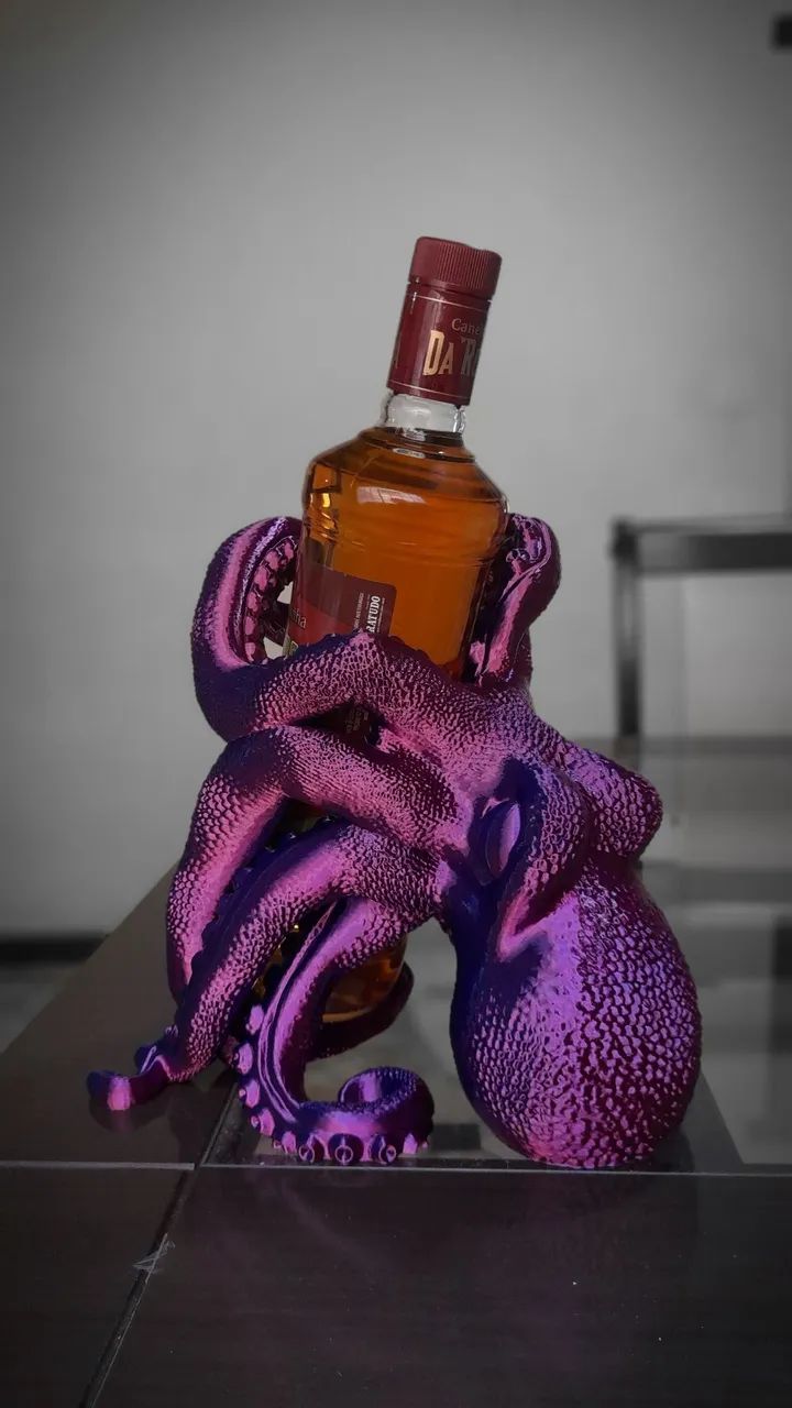 Escultura Porta-Garrafas Polvo Metalizado<br><br>Decoração Exclusiva - Foto 3