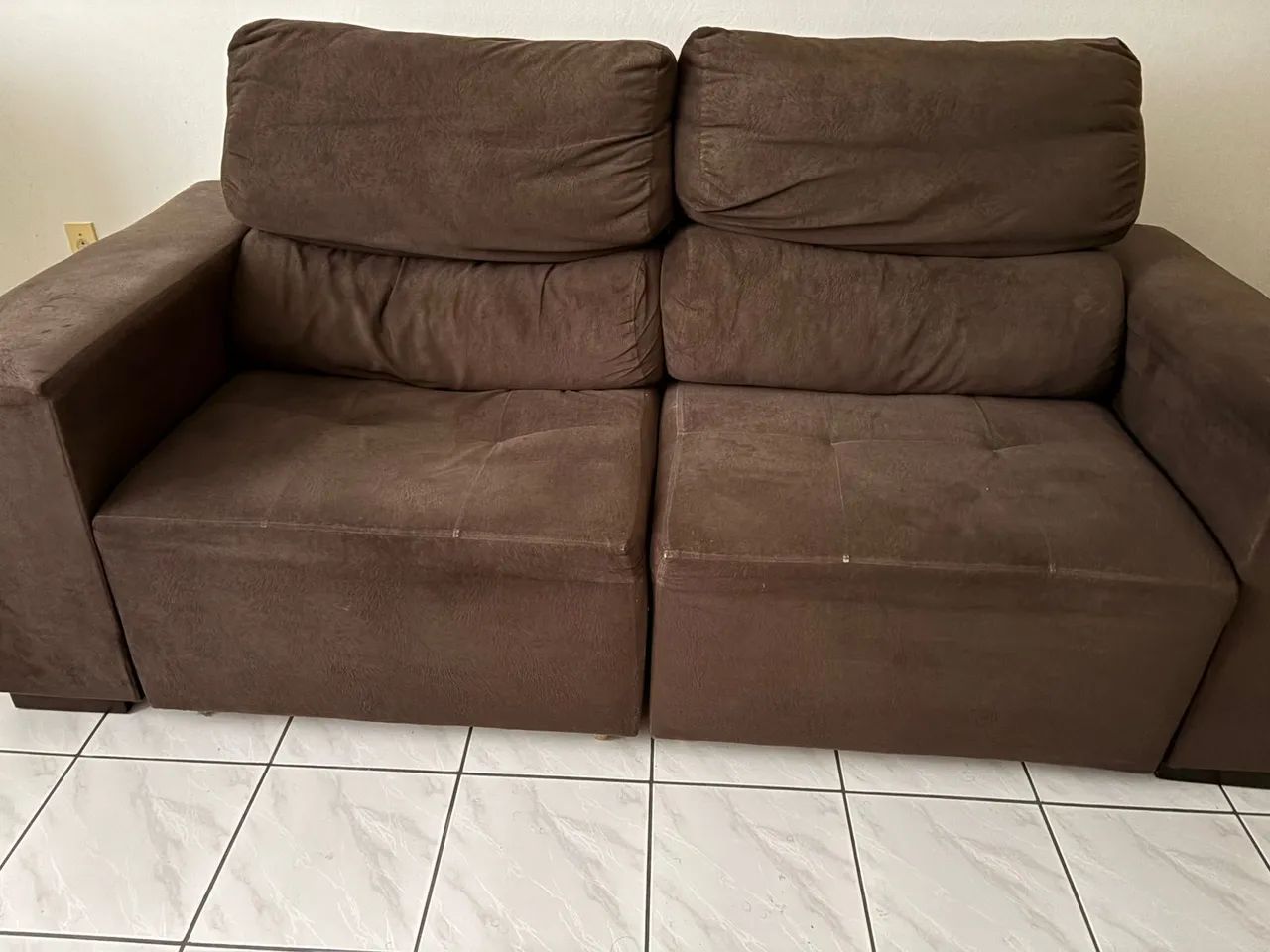 Sofá retrátil em bom estado