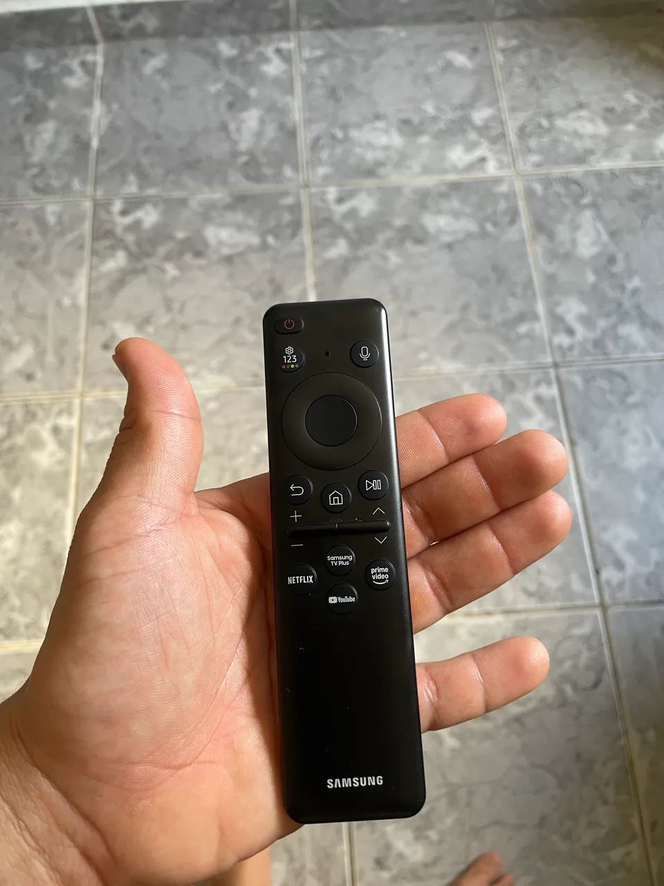 Vendo uma tv smart 55 polegadas 4k - Foto 2