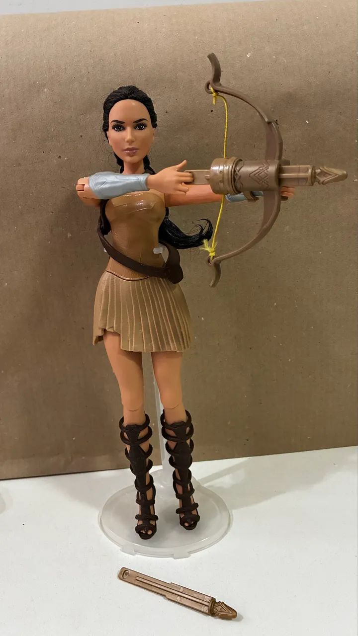 Boneca Mulher Maravilha arco e flecha 