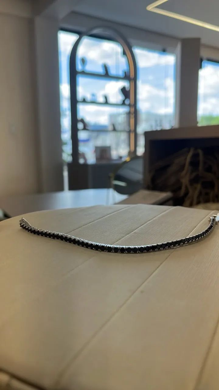PULSEIRA RIVIERA (PRATA) COM PEDRAS DE METEORO
