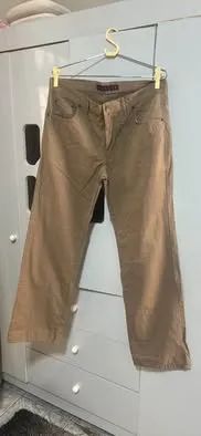 calça jeans Coper, modelo com corte reto e tonalidade marrom/bege TAM B76 44