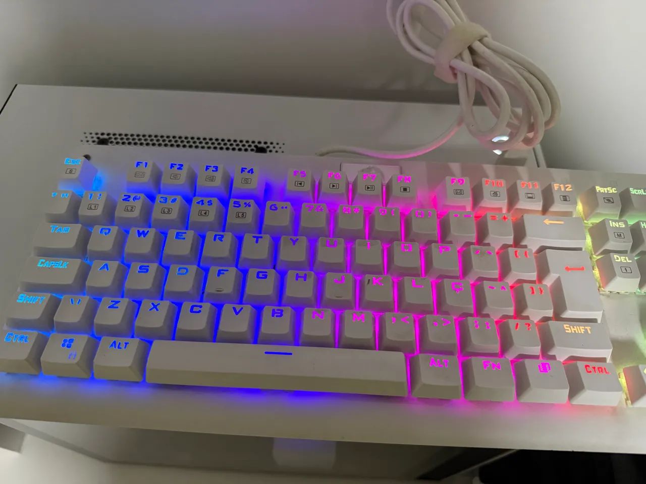 Teclado Redragon Dark Avenger Branco RGB - Foto 2