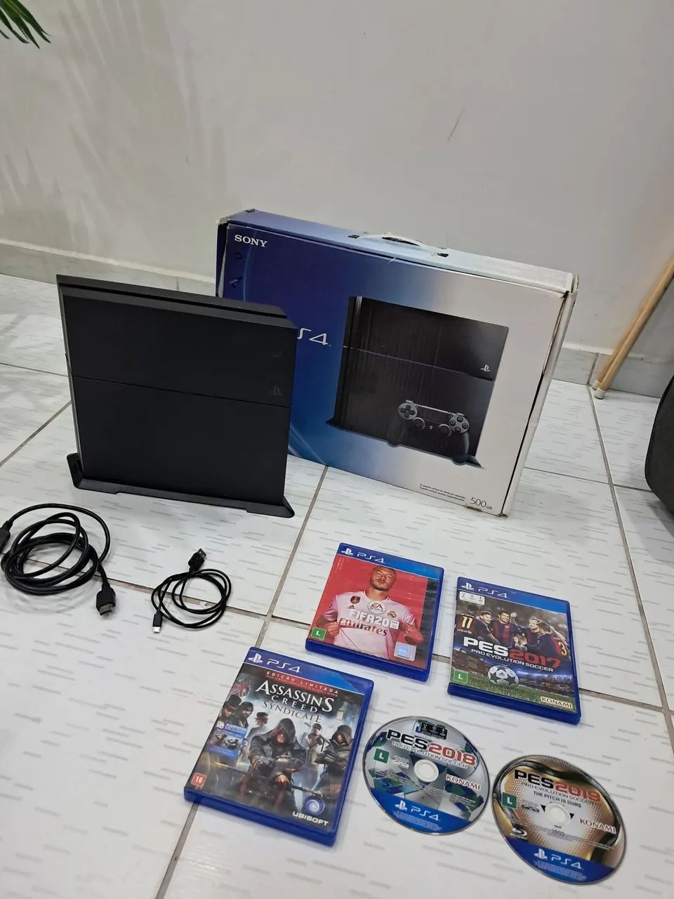 PS4 FAT, 3 Jogos e 2 Controles. - Foto 3