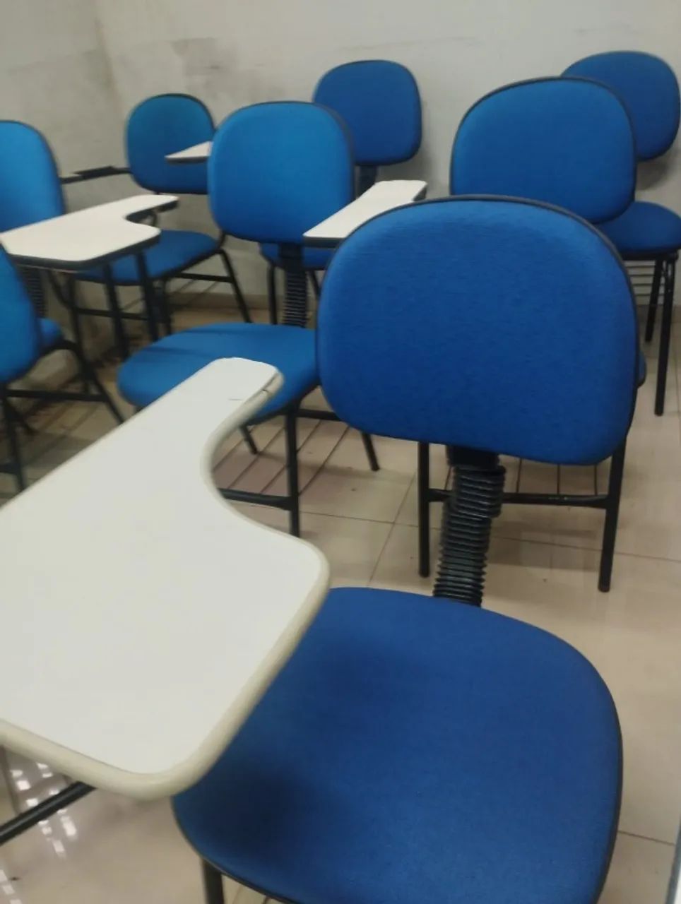 Cadeira escolar tipo univarsitária espuma injetada e anatômica - Foto 2