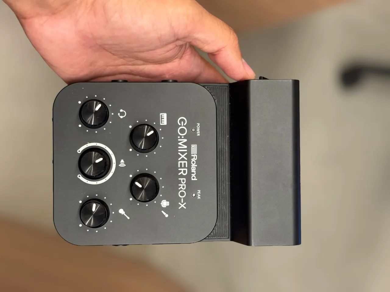 Roland Go mixer pro na caixa com acessórios  - Foto 2