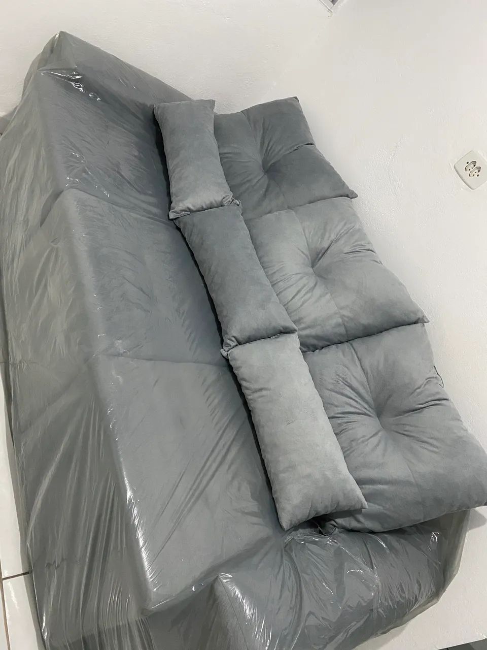 Sofá retrátil cinza novo  - Foto 3