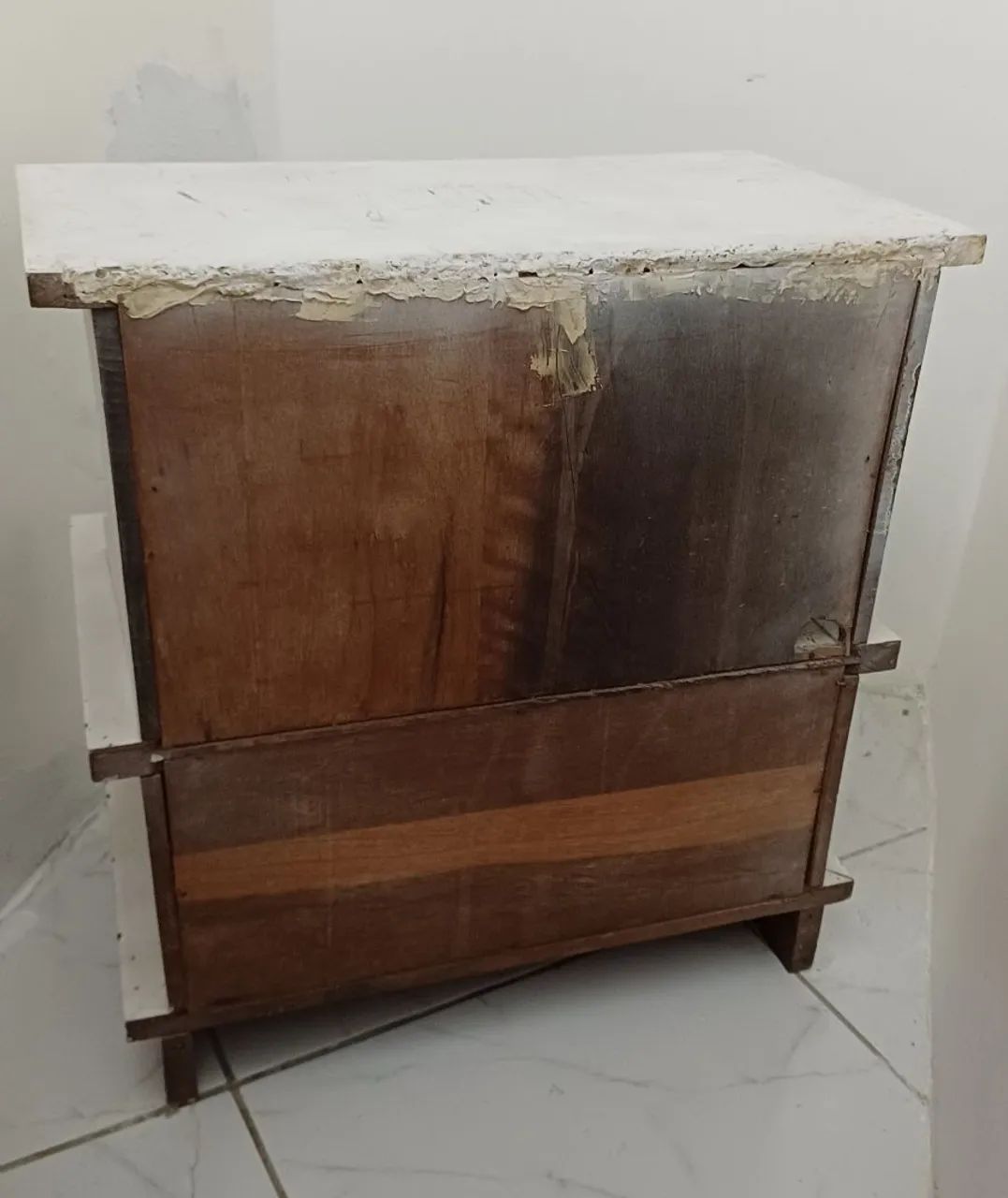 Mesa de cabeceira antiga. Madeira maciça65171914802049123