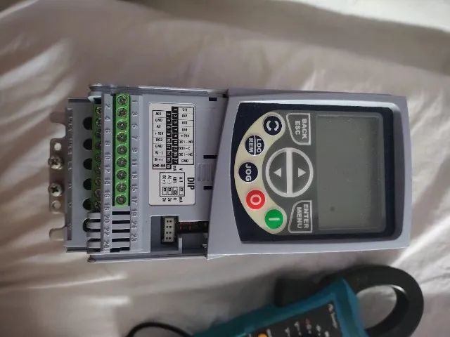 Vendo Inversor de frequência WEG CFW500 - Foto 2