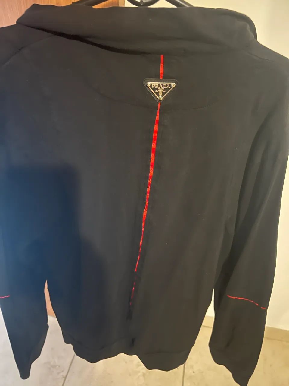 Blusa Prada original tamanho L/M em perfeito estado  - Foto 4