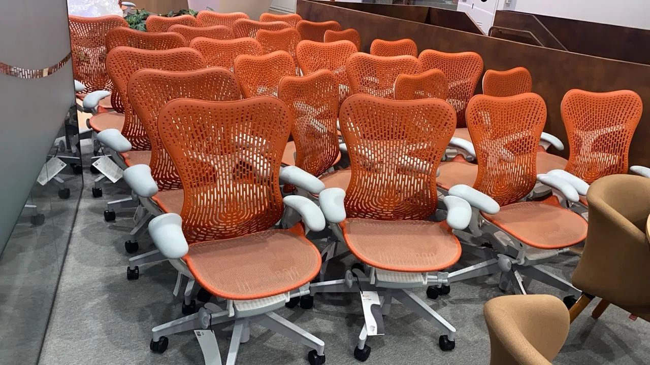 Vendo Cadeiras Herman Miller seminovas - Foto 3