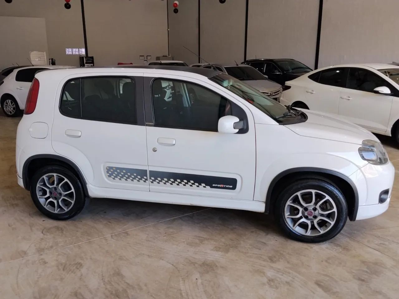Fiat Uno Sporting 1.4 EVO Fire Flex 8V 4P 2014 - Foto 3