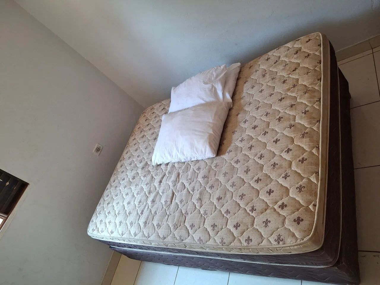 Vendo Cama box.