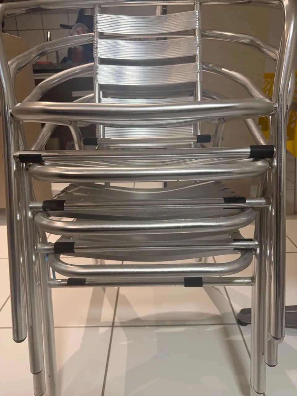 Vende-se conjunto de mesa com 4 cadeiras  - Foto 4