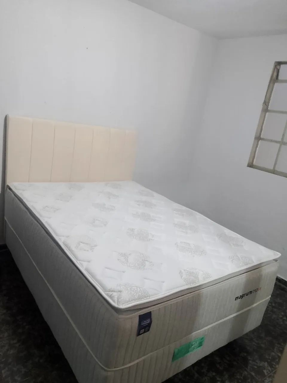 Vendo cama box casal normal com cabeceira colchão e base.
