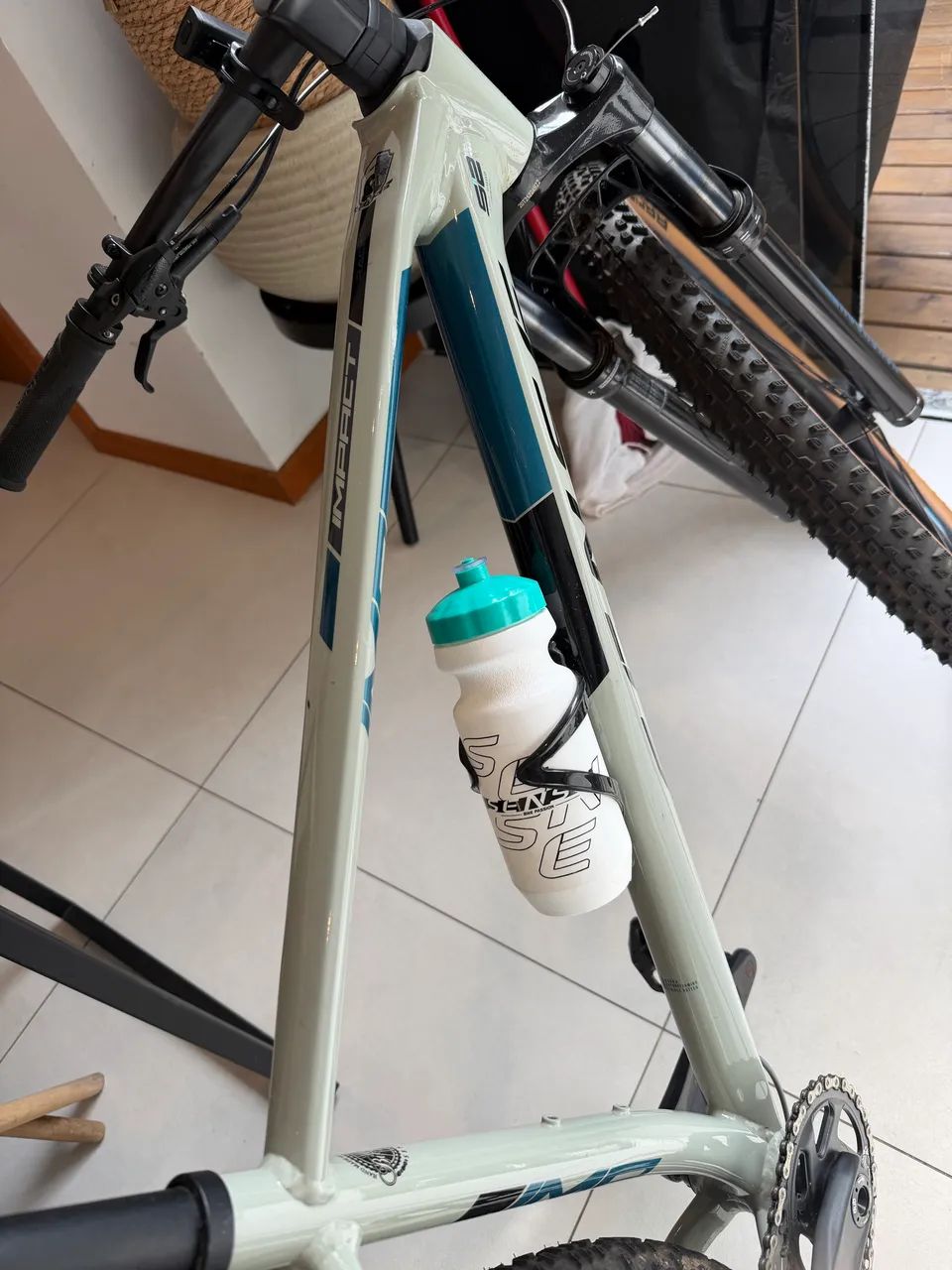 Vendo BICICLETA EM ESTADO DE NOVA! - Foto 2