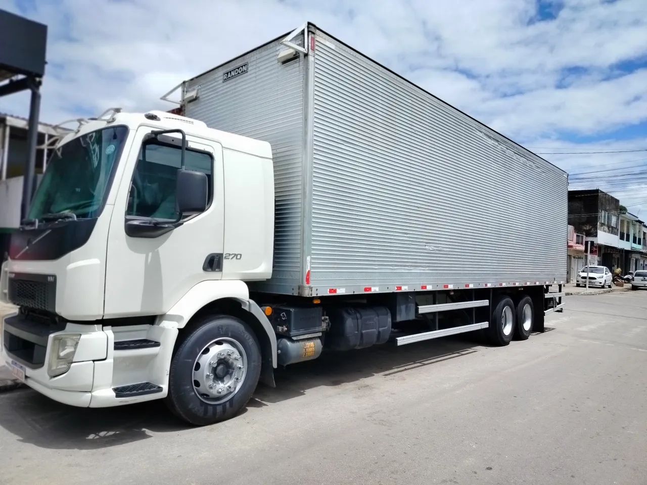  Volvo vm270 2013