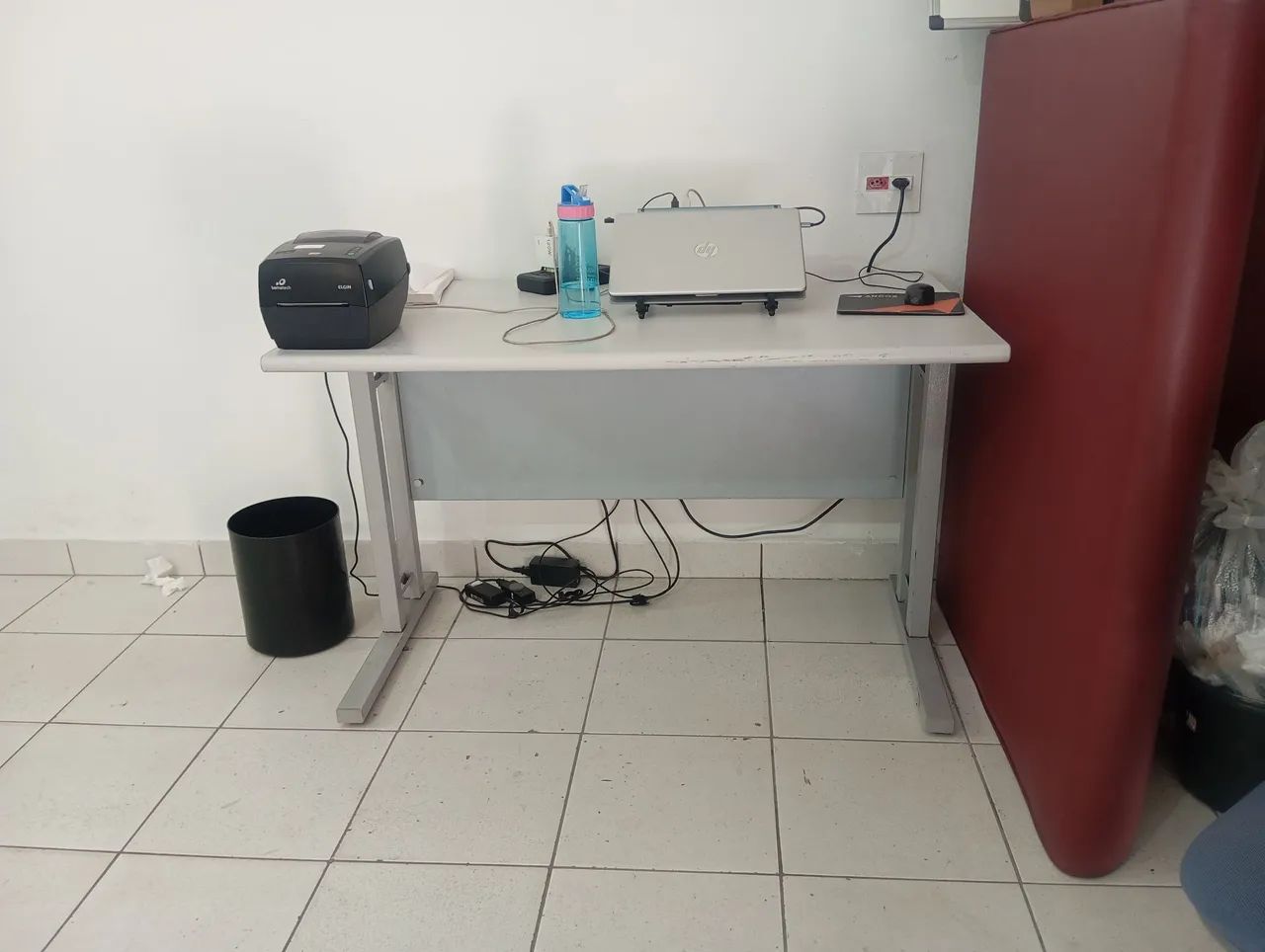 Mesa de escritório usada bom estado - Foto 4