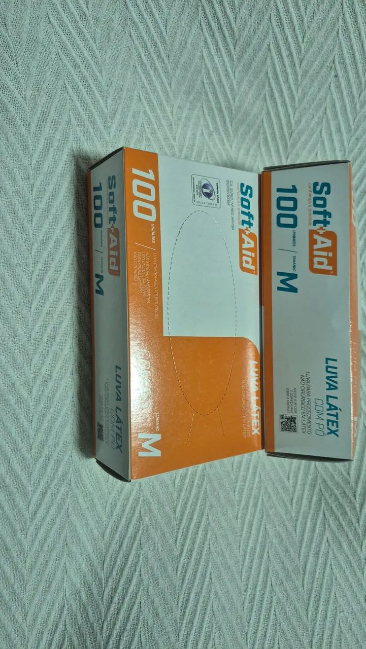 Vendo caixa de Luvas de látex com pó - Tamanho M com 100 luvas. - Foto 2
