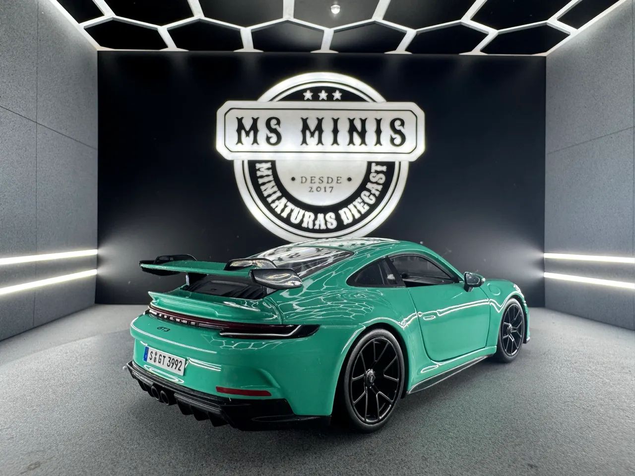 Miniatura Burago - Porsche 911 GT3 Verde escala 1/24 Novo Lacrado - Foto 3