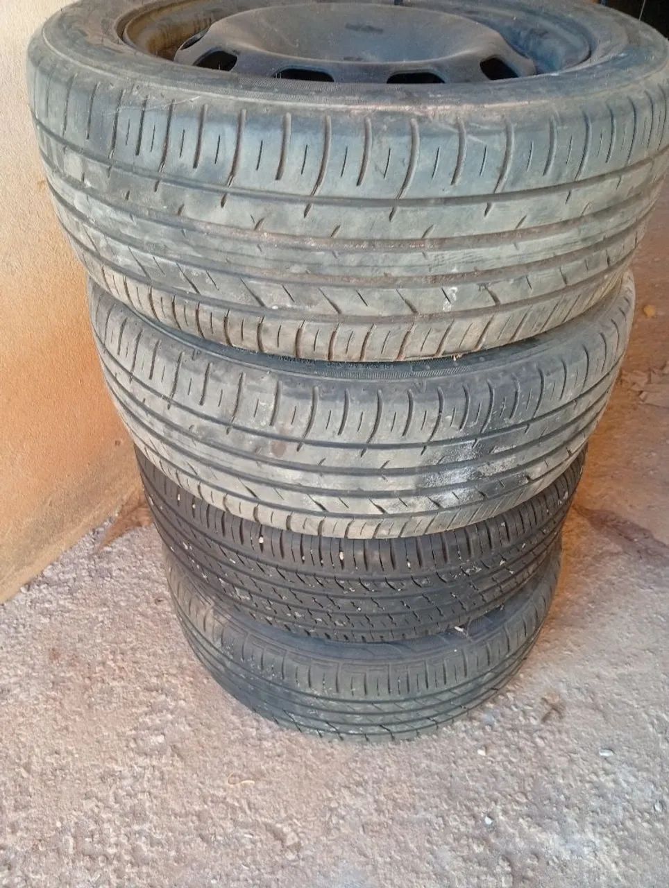 Pneus  com rodas de ferro  - Foto 2
