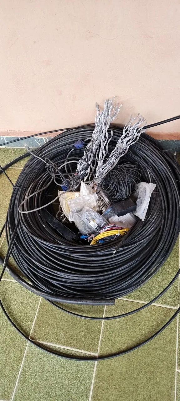 Lote Telecom: 24 ONTs/Roteadores  + Ferramentas, cabos e Ferragens - Foto 4