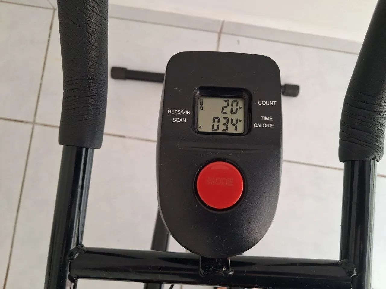 Aparelho de Abdominal Academia Ginástica OTIMO ESTADO  - Foto 3