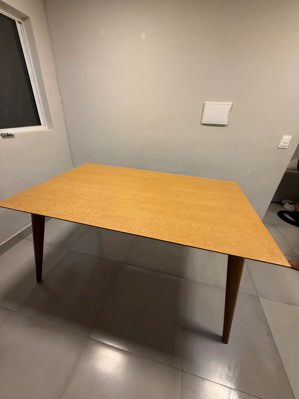 Mesa para 6 lugares - madeira 