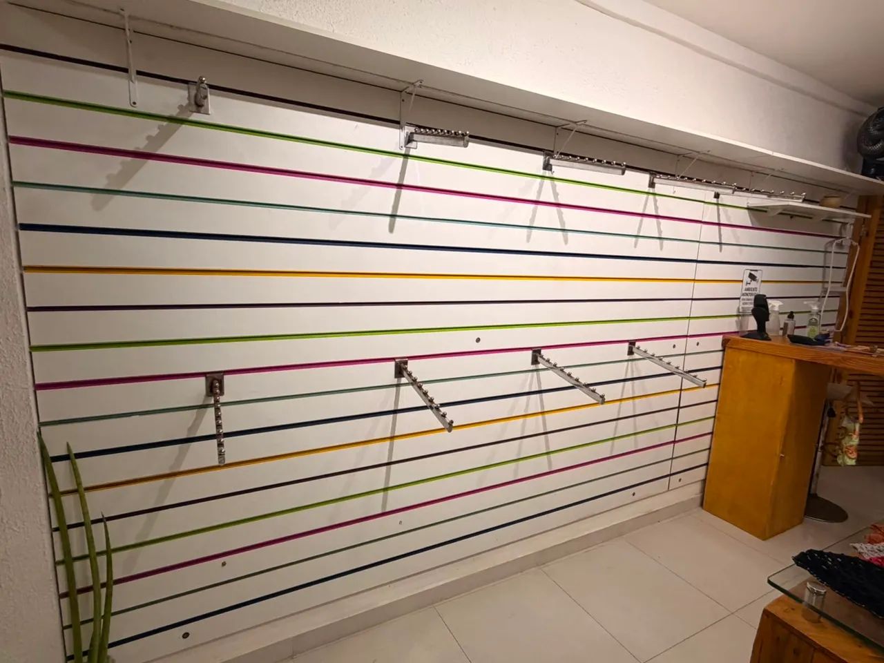 Painel de roupa loja - Foto 4