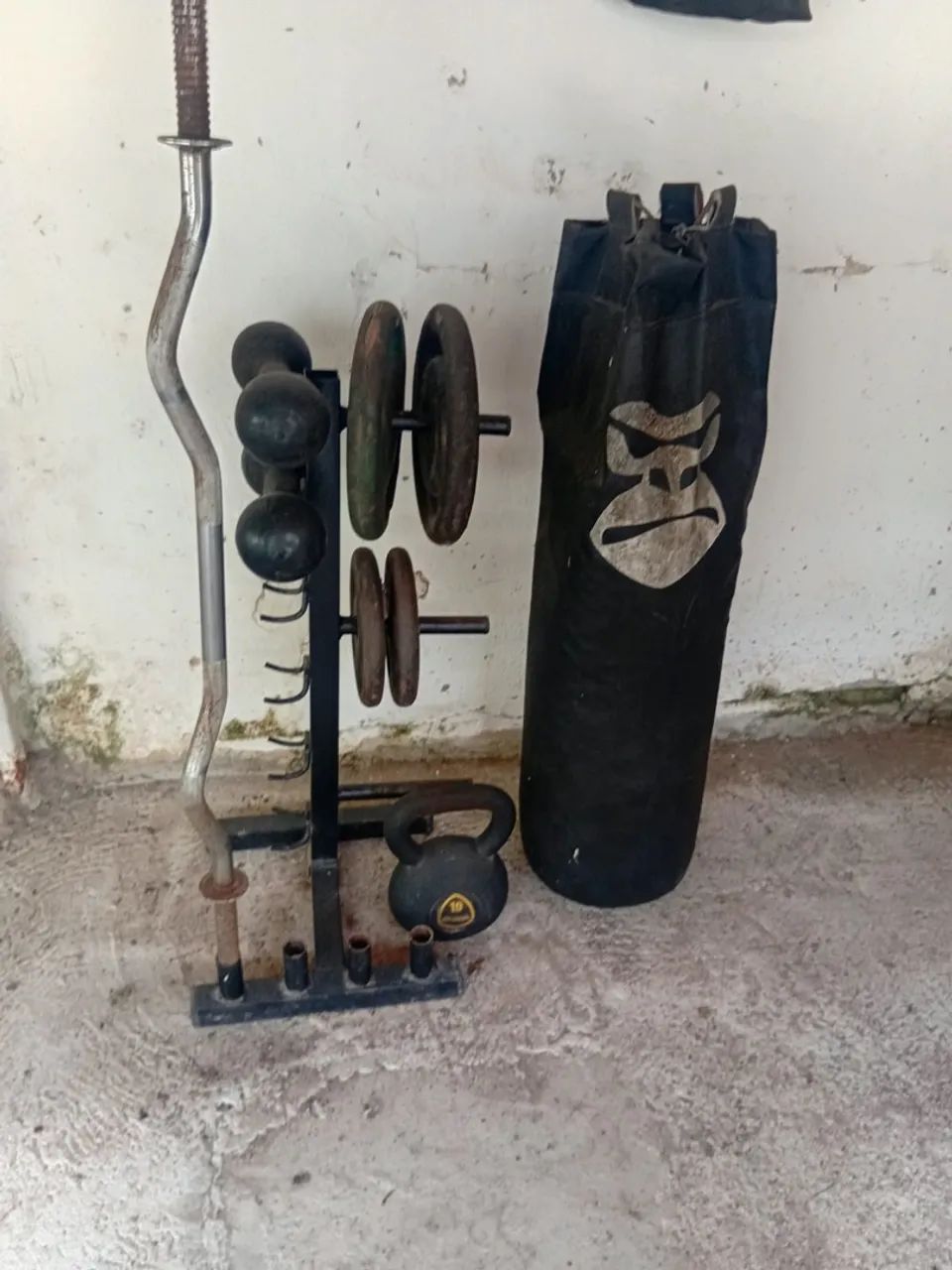 Equipamentos de musculação e boxe 