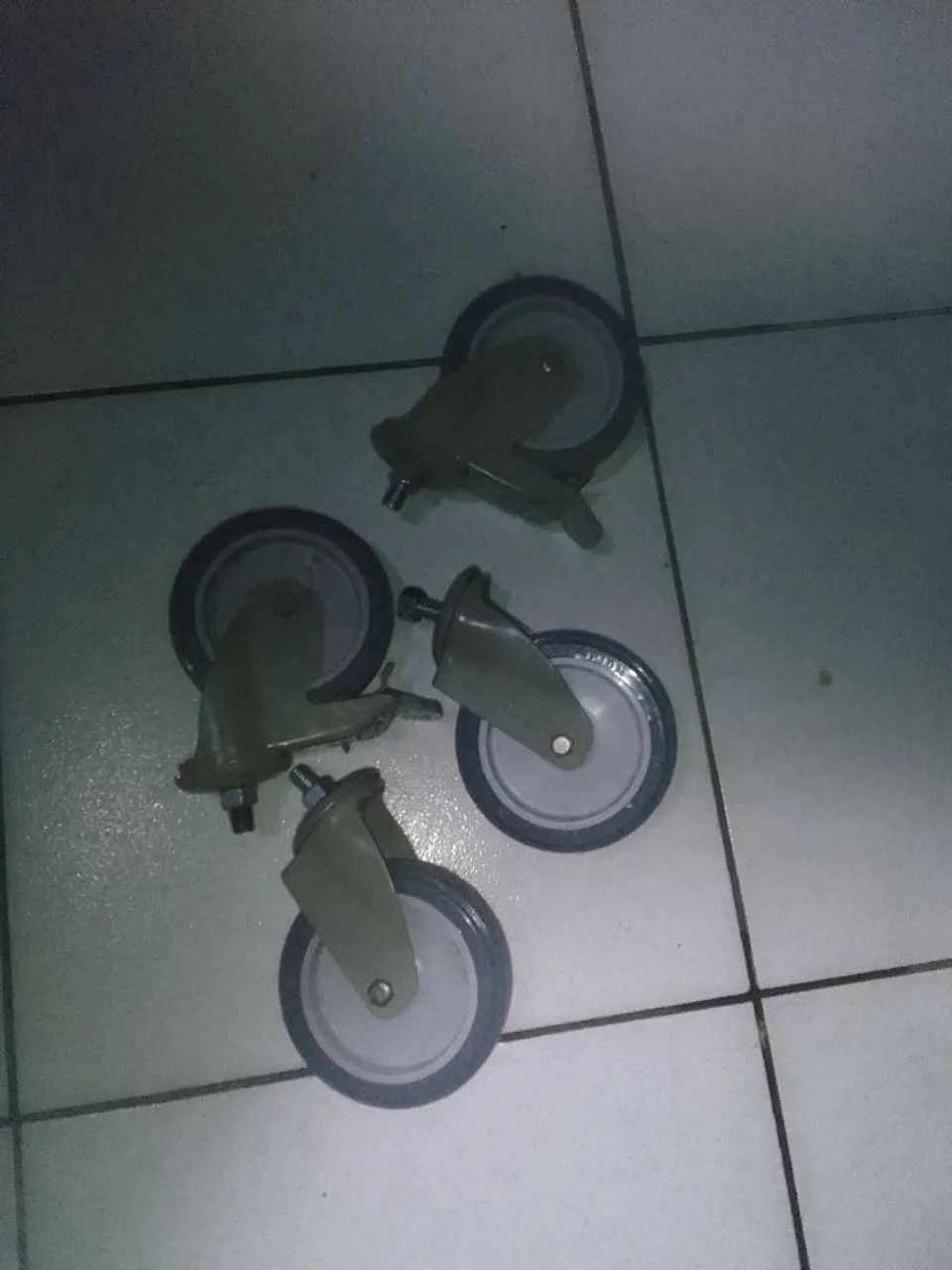 Rodinhas giratória 4 unidades de 5polegadas  - Foto 5