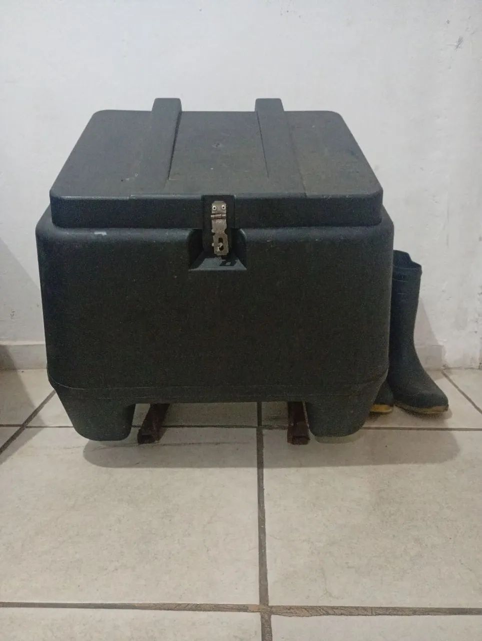 Baú com trilho de xre 300,adaptável a outras motos 