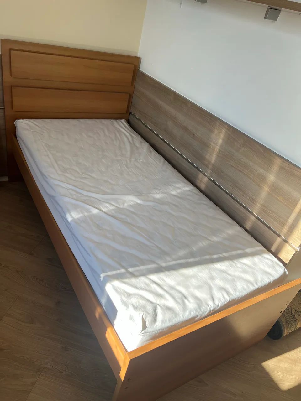 Cama de solteiro com colchão novo sem uso