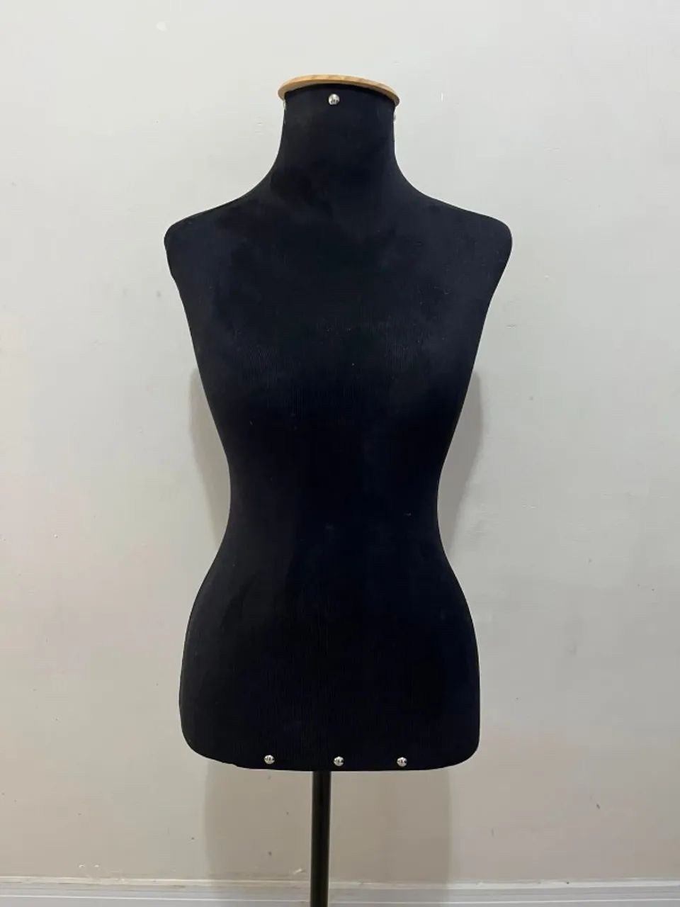 Manequim Feminino Forrado com Pedestal
