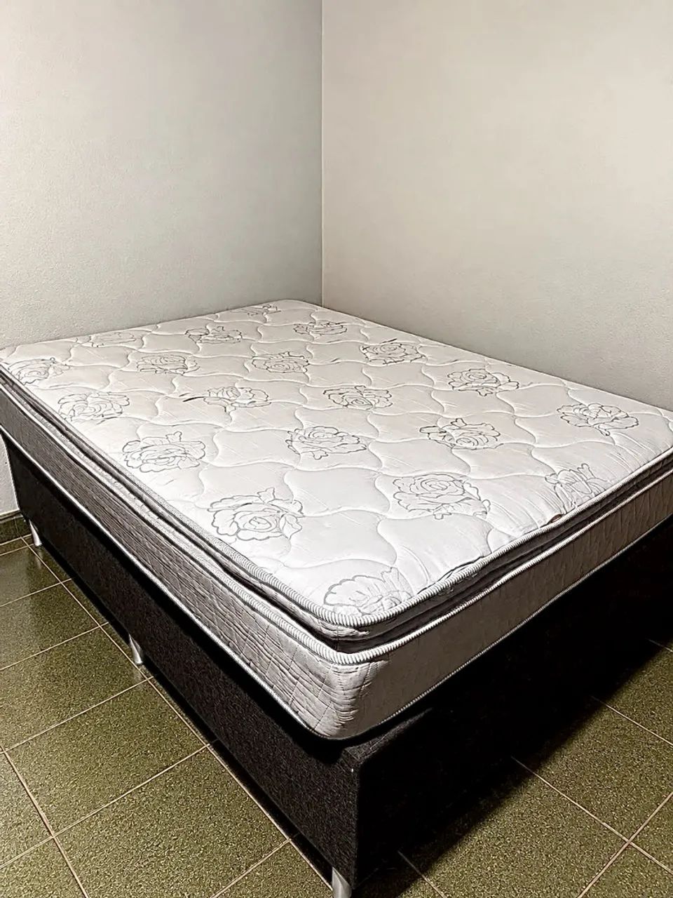 Vendo cama de casal 