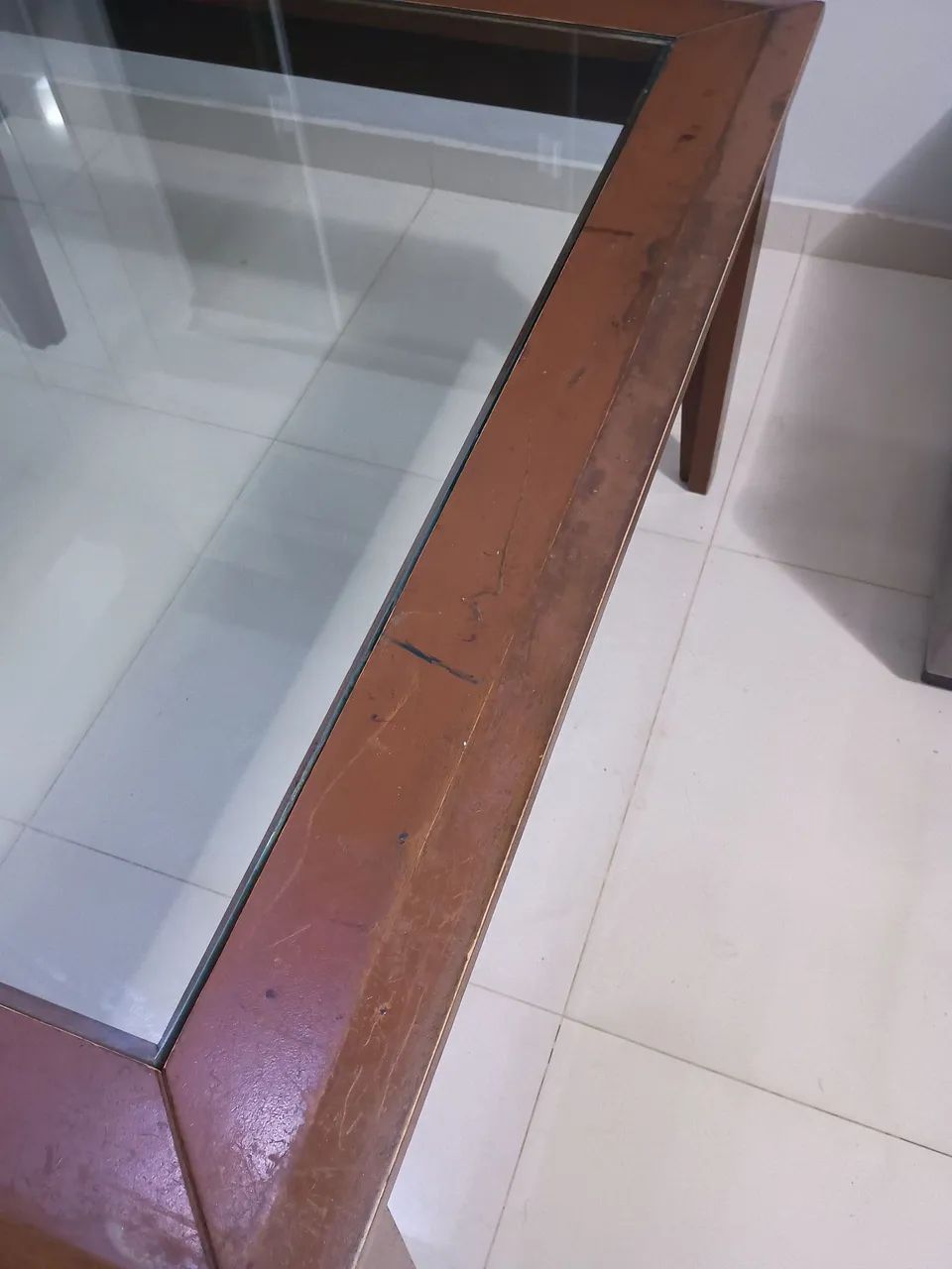 Mesa de madeira maciça com vidro  - Foto 4