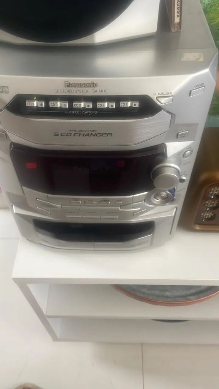 System Panasonic SA AK 18 - Capacidade 5 CDs, 2 Tape K7