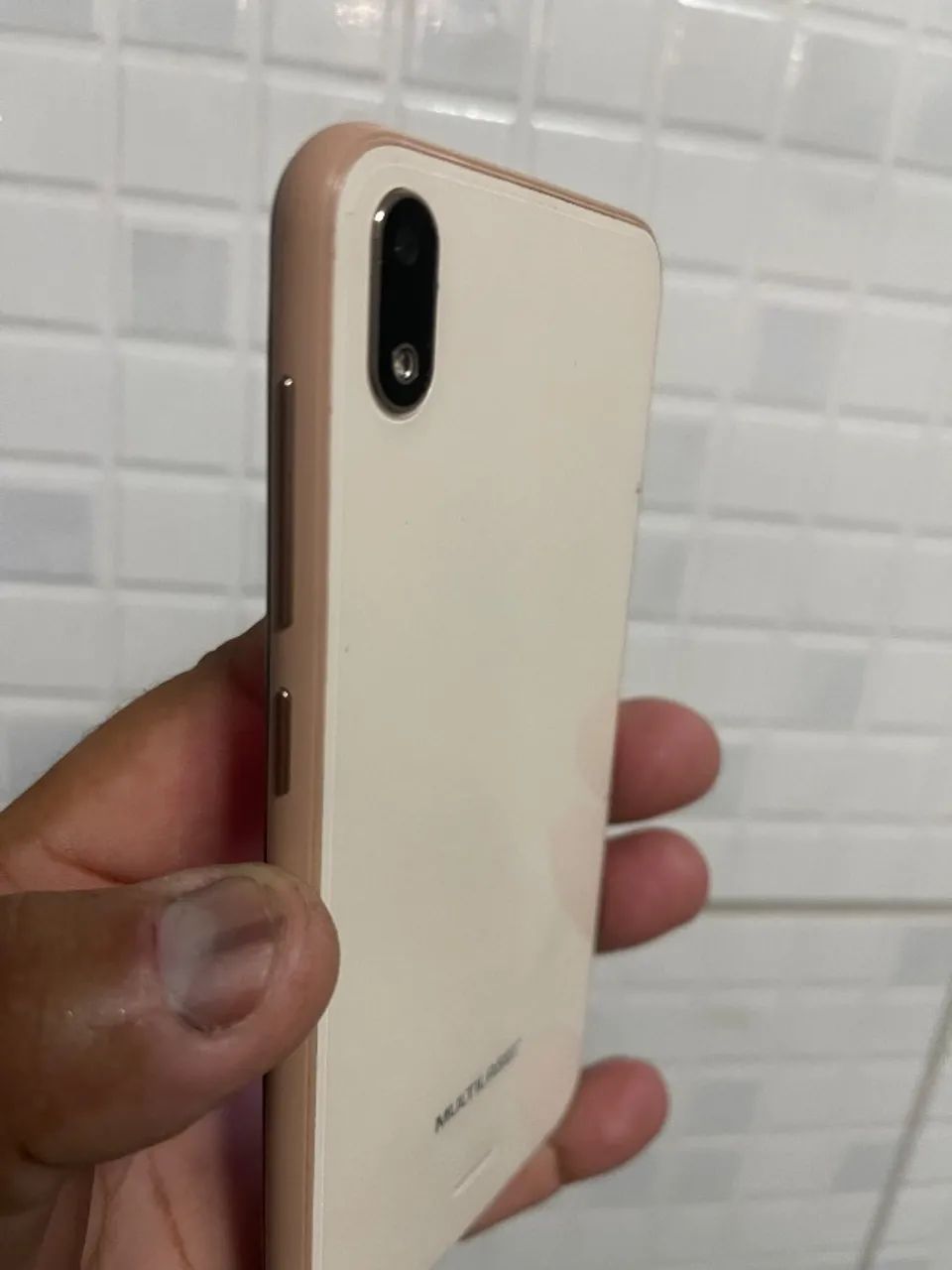 Smartphone Multilaser E Lite Dourado com 32GB, 4 de RAM, Tela 4?, Android 8.1, Dual Chip,  - Foto 4