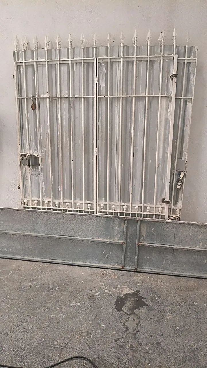 Portão usado ,310 de largura por 210 de altura 