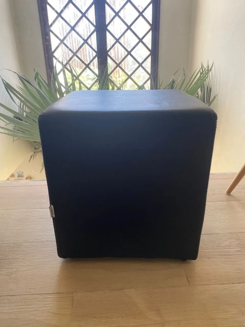 Pufe de couro preto Tokstok