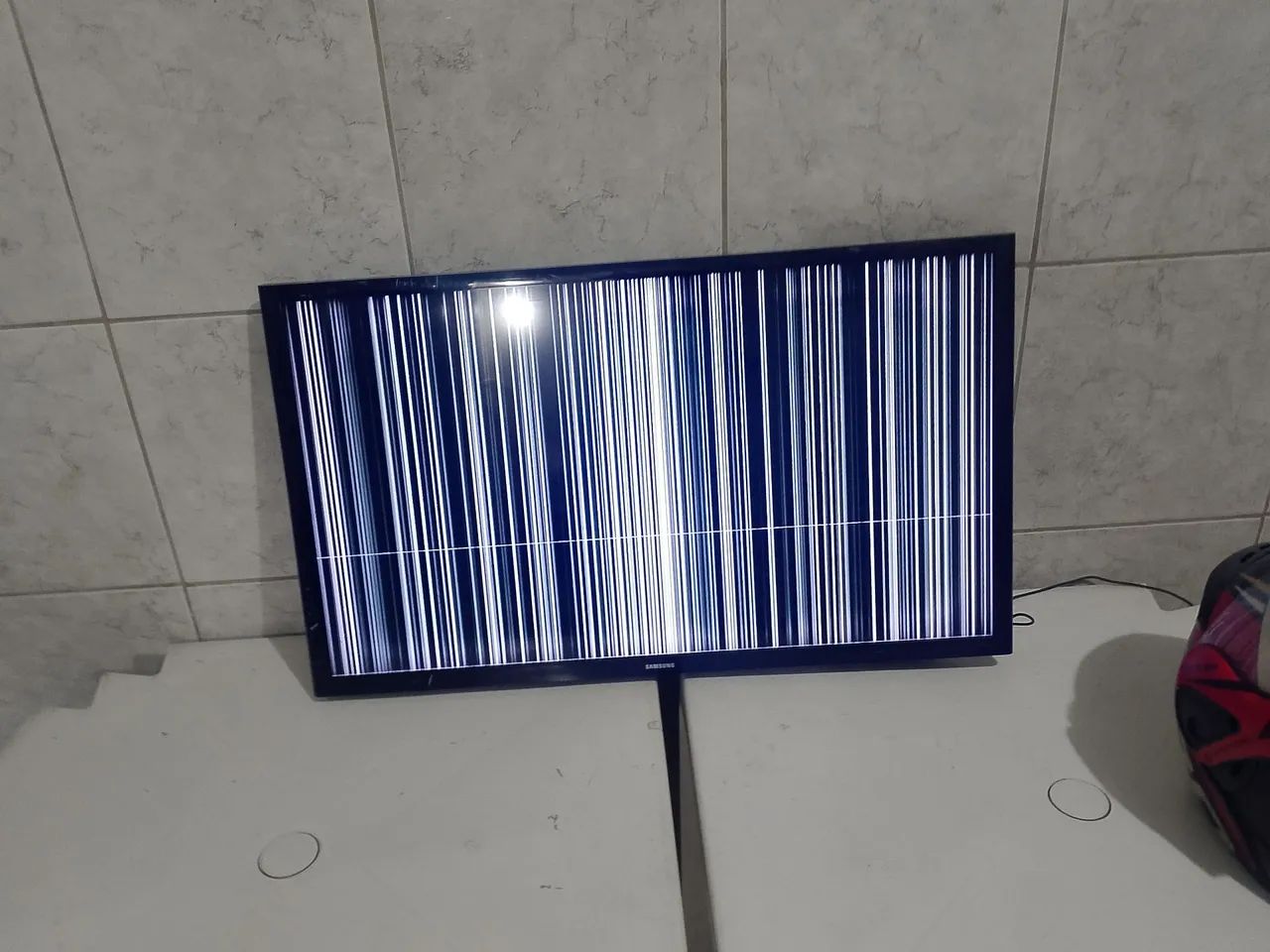 Smart TV 32 polegadas ( COM DEFEITO ) 