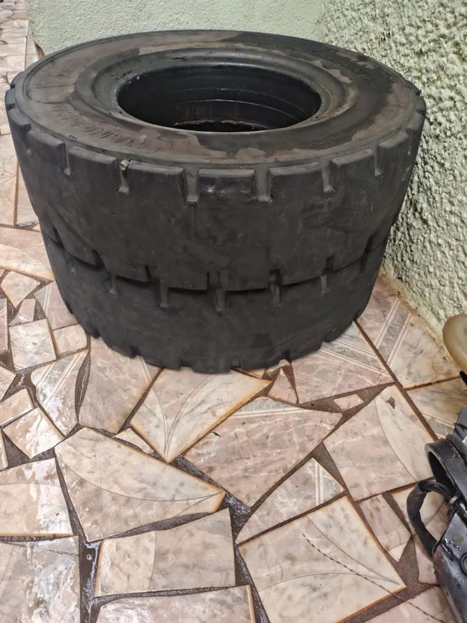 Pneus empilhadeira  - Foto 2