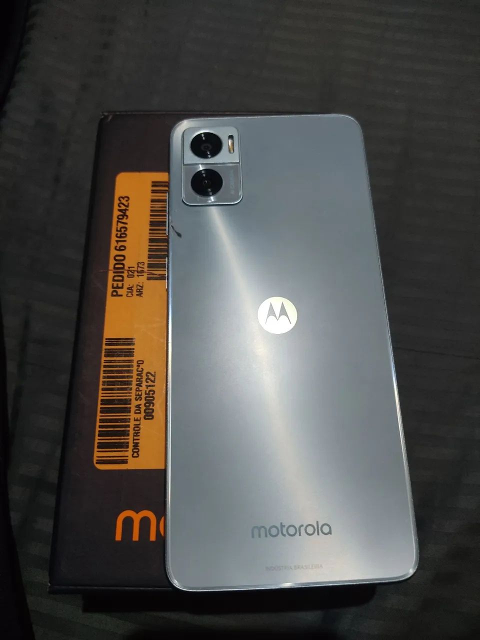 Vendo Moto E22 128g com defeito com caixa e nota fiscal  - Foto 4