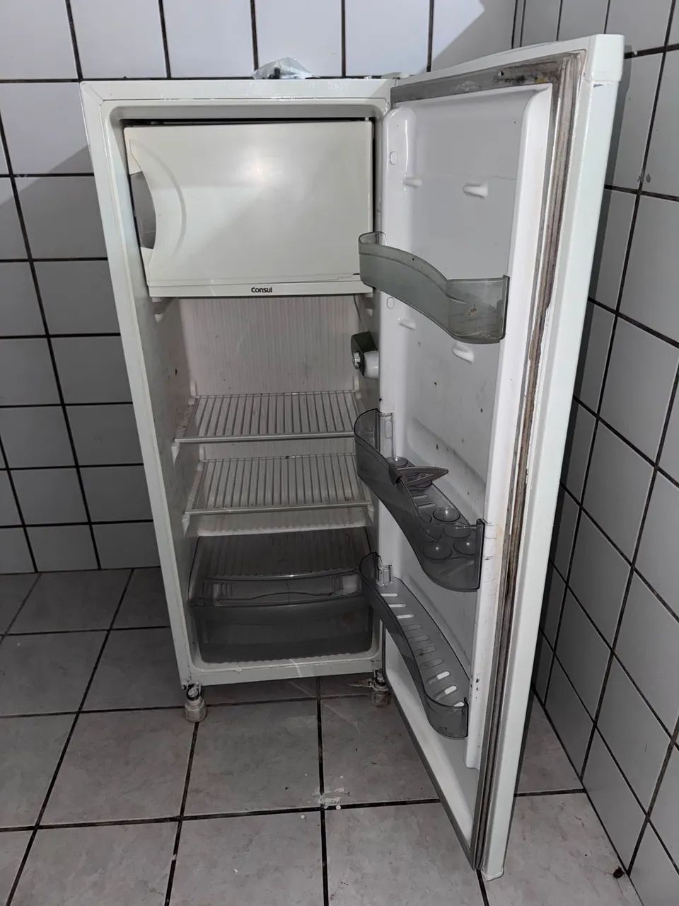 Vende-se geladeira consul