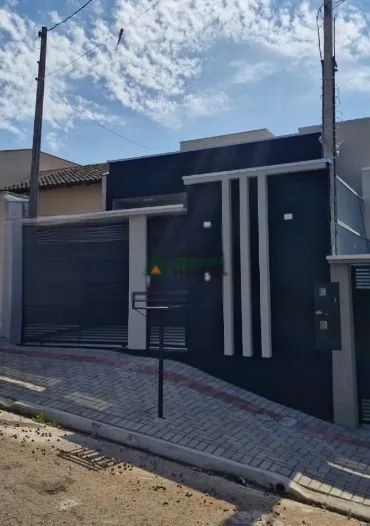 CASA COM 2 QUARTOS SENDO UMA SUÍTE A VENDA EM CAMBÉ.