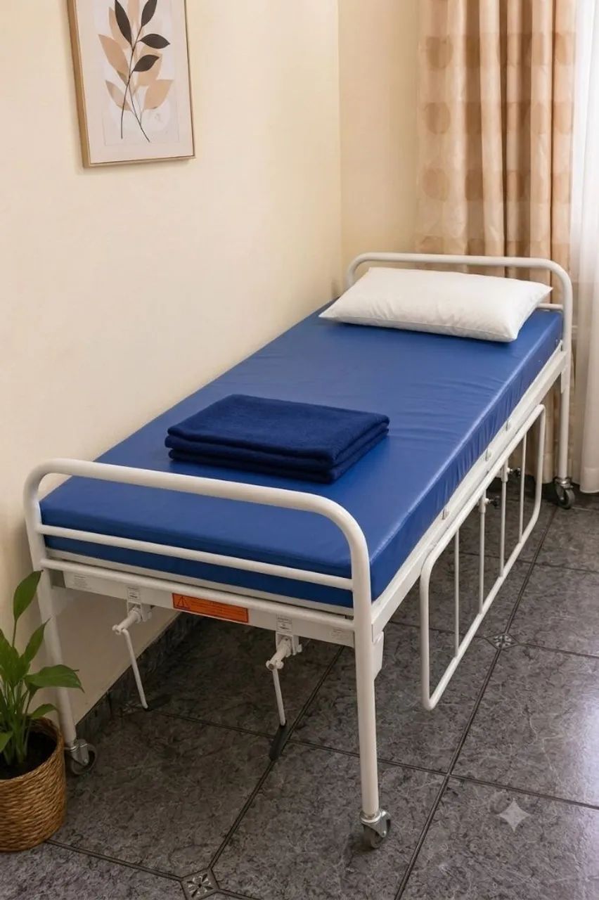 CAMA HOSPITALAR COM DUAS MANIVELAS  - Foto 2